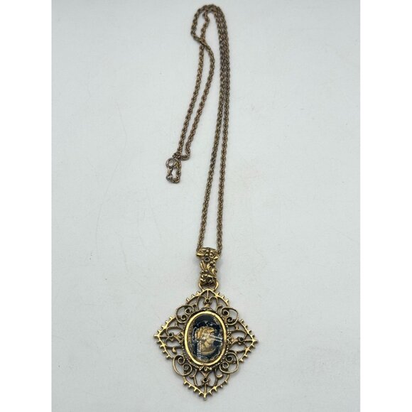 Vintage Reverse Glass Intaglio Cameo Pendant Necklace